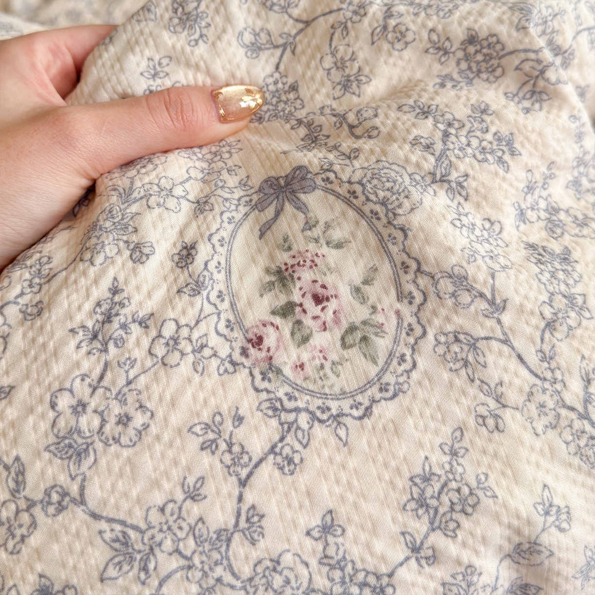 91家纺网 家纺一手货源 找家纺 铺尚美家纺 2026新款小清新110g高品质直播热卖款A类泡芙棉双层纱四件套 曼塔庄园