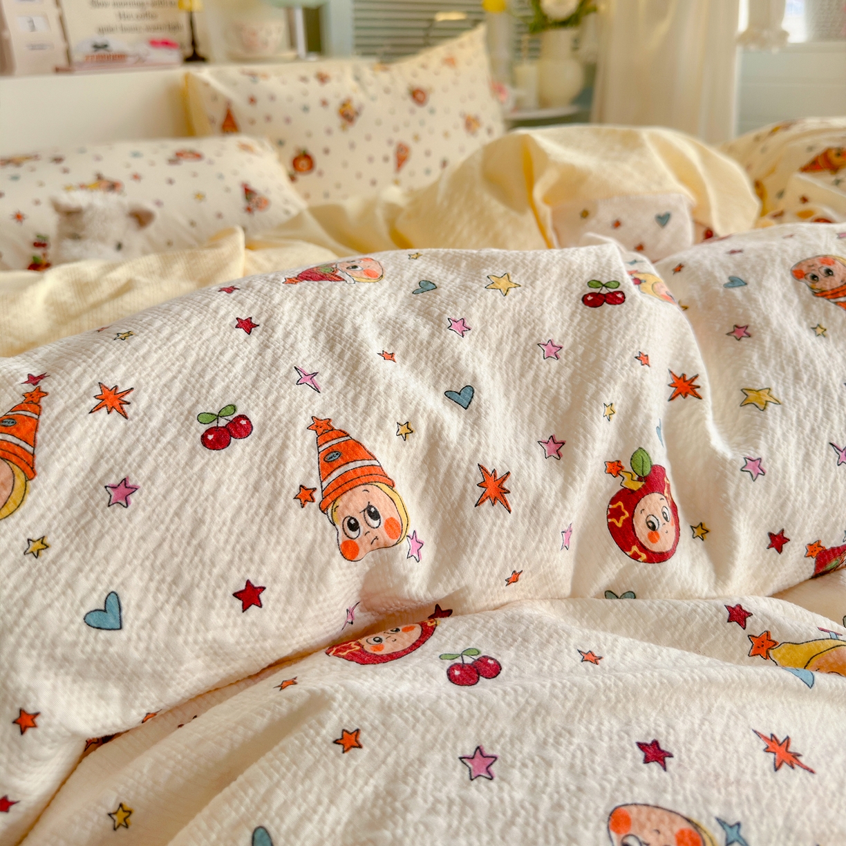 91家纺网 家纺一手货源 找家纺 铺尚美家纺 2026新款小清新110g高品质直播热卖款A类泡芙棉双层纱四件套 苹果星星人