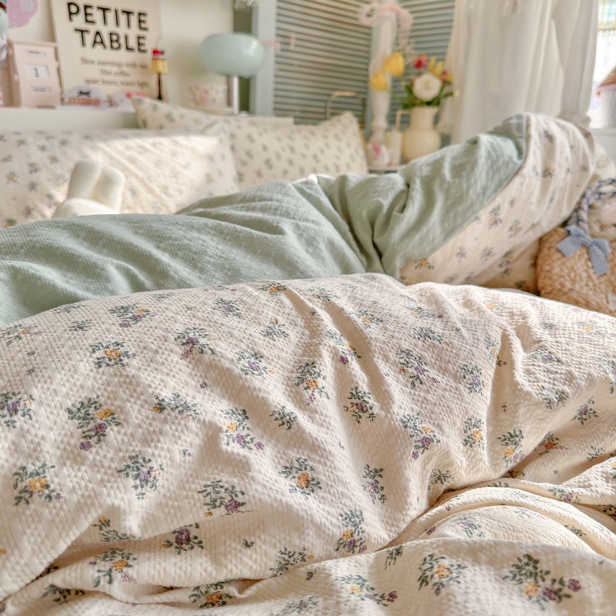 91家纺网 家纺一手货源 找家纺 铺尚美家纺 2026新款小清新110g高品质直播热卖款A类泡芙棉双层纱四件套 七里香