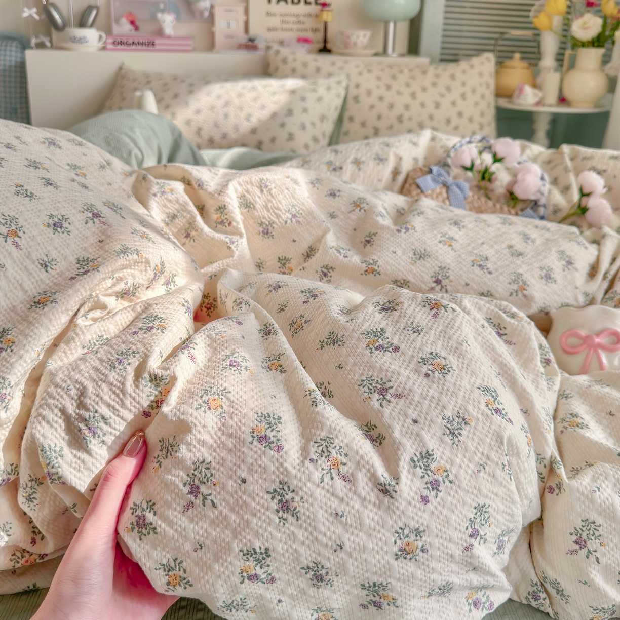 91家纺网 家纺一手货源 找家纺 铺尚美家纺 2026新款小清新110g高品质直播热卖款A类泡芙棉双层纱四件套 七里香