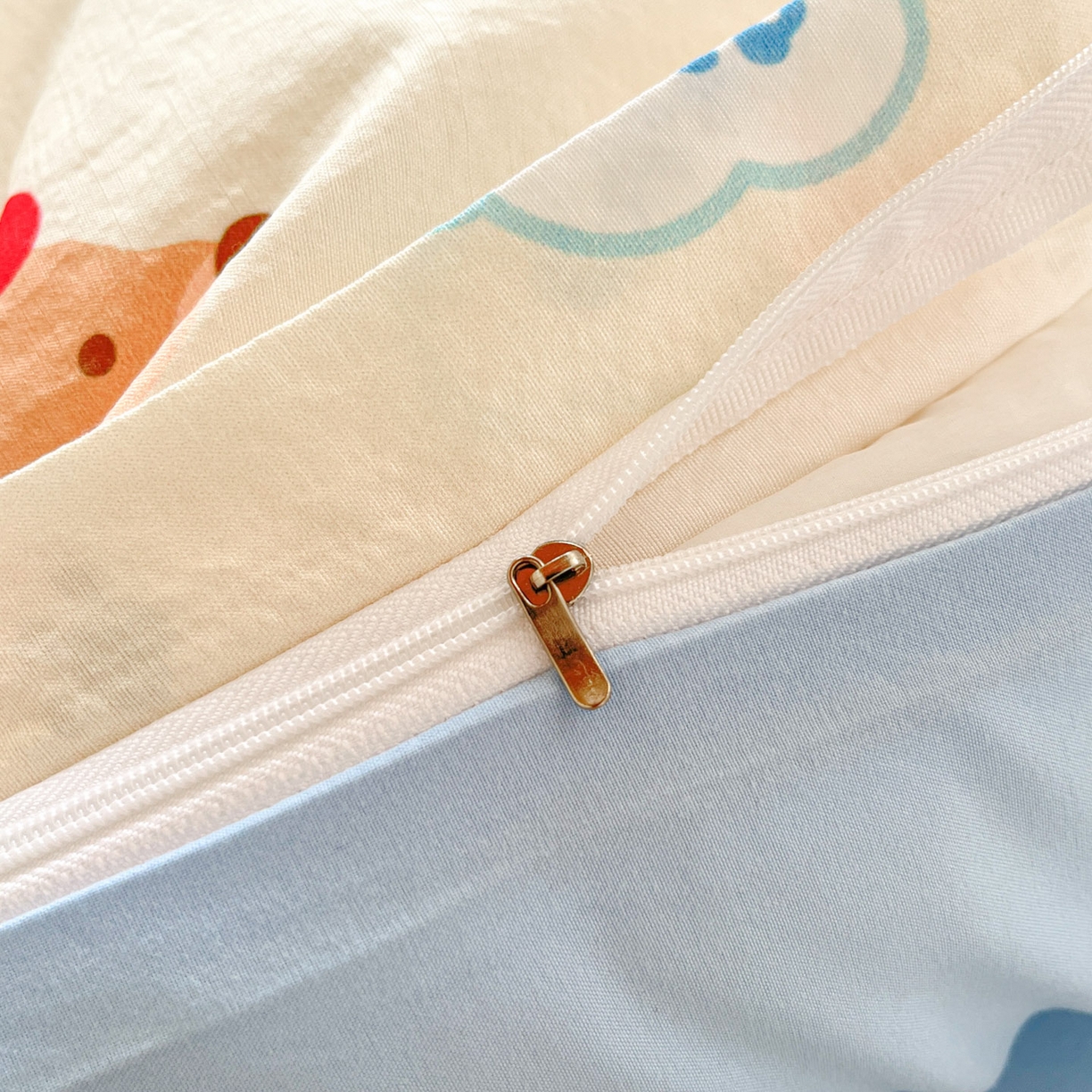 91家纺网 家纺一手货源 找家纺 川悦生活 【提供买家秀】2026新款云感双层纱木棉学生床笠套件 腊肠庄园