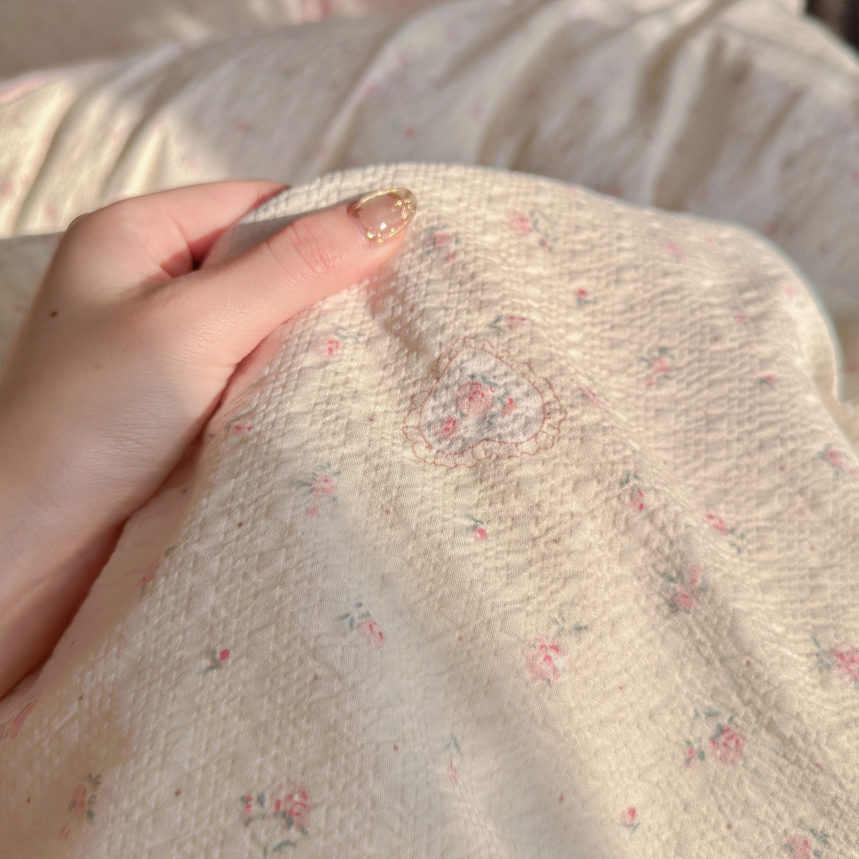 91家纺网 家纺一手货源 找家纺 铺尚美家纺 2026新款小清新110g高品质直播热卖款A类泡芙棉双层纱四件套 甜昔