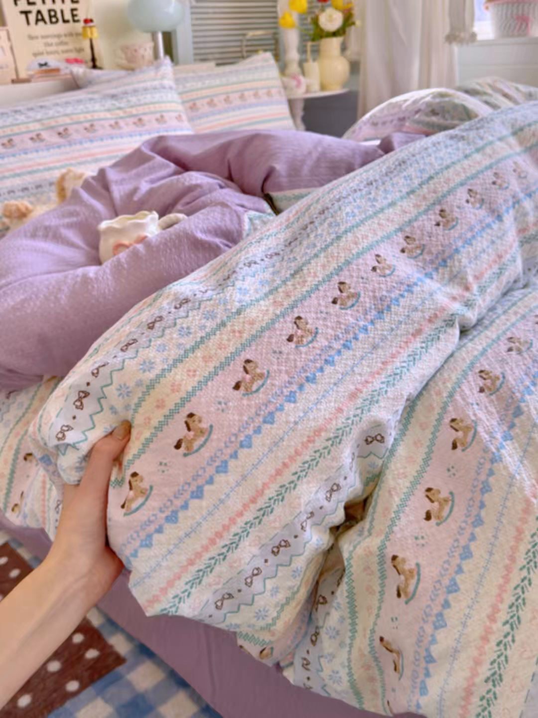 91家纺网 家纺一手货源 找家纺 铺尚美家纺 2026新款小清新110g高品质直播热卖款A类泡芙棉双层纱四件套 童年木马