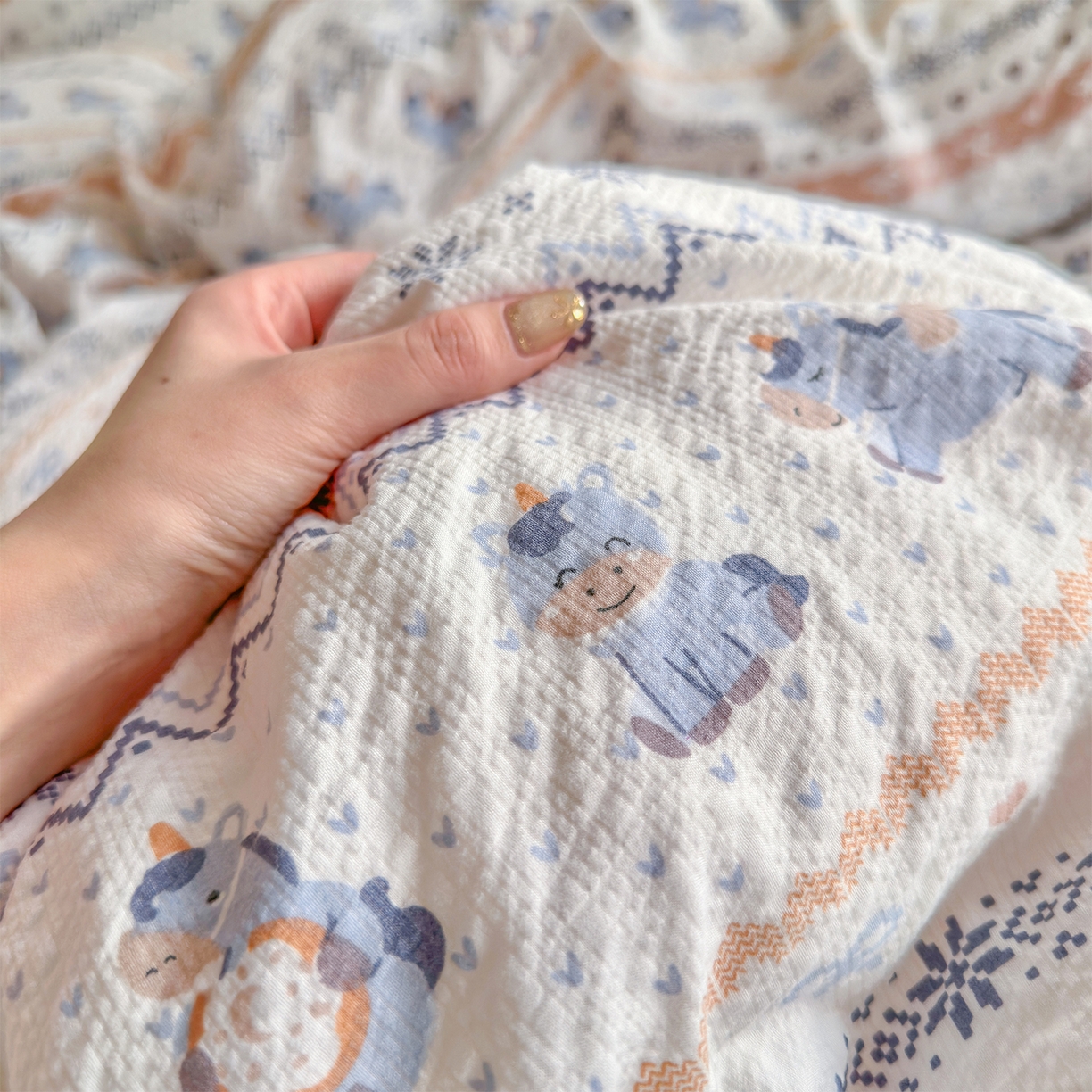 91家纺网 家纺一手货源 找家纺 铺尚美家纺 2026新款小清新110g高品质直播热卖款A类泡芙棉双层纱四件套 小马独角兽