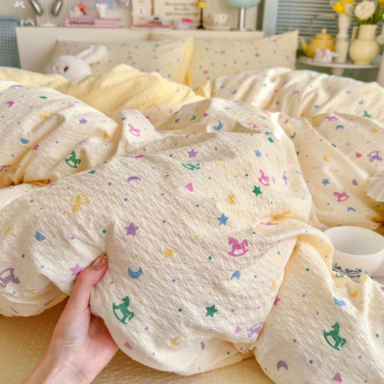 91家纺网 家纺一手货源 找家纺 铺尚美家纺 2026新款小清新110g高品质直播热卖款A类泡芙棉双层纱四件套 绚烂星空