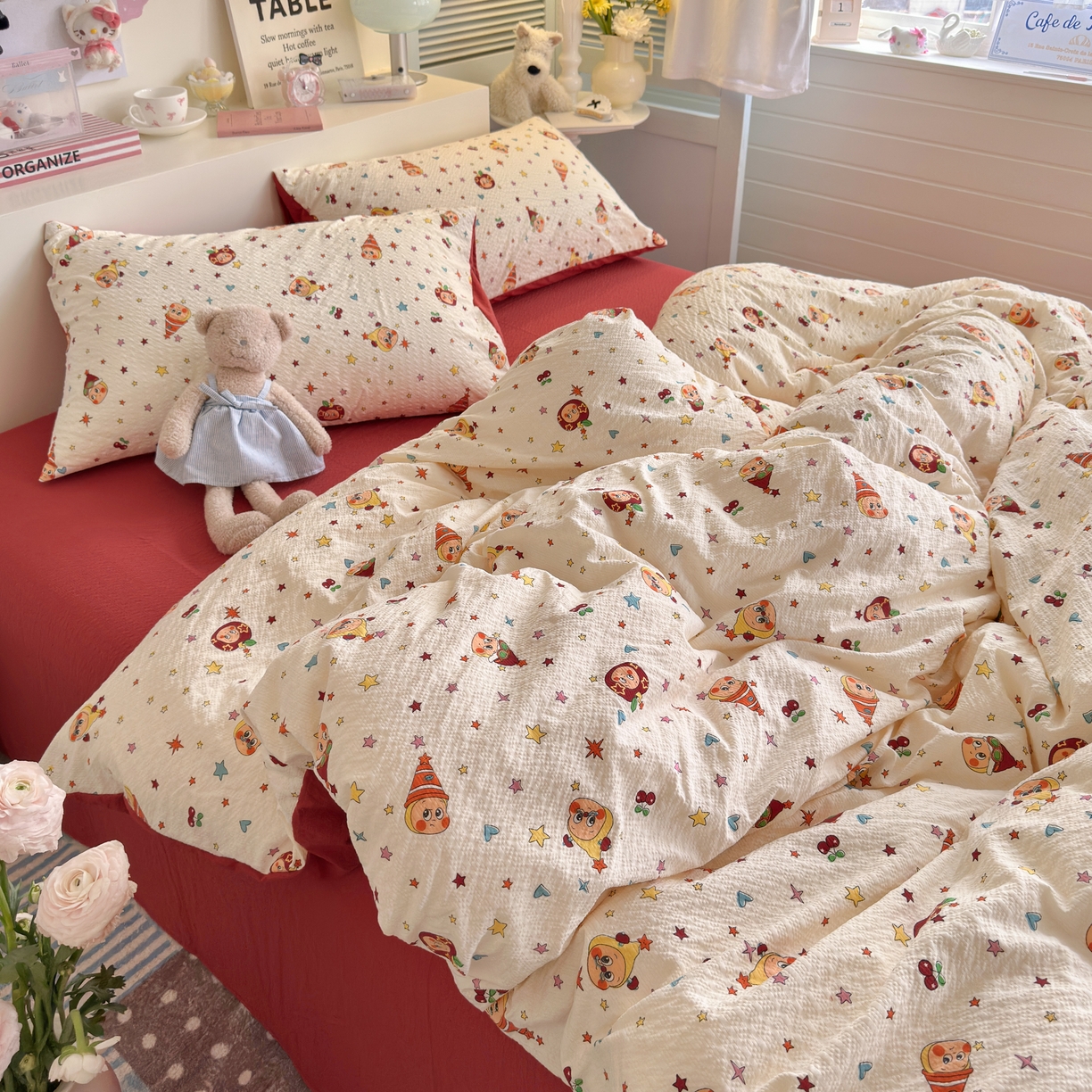 91家纺网 家纺一手货源 找家纺 铺尚美家纺 2026新款小清新110g高品质直播热卖款A类泡芙棉双层纱四件套 苹果星星人-红