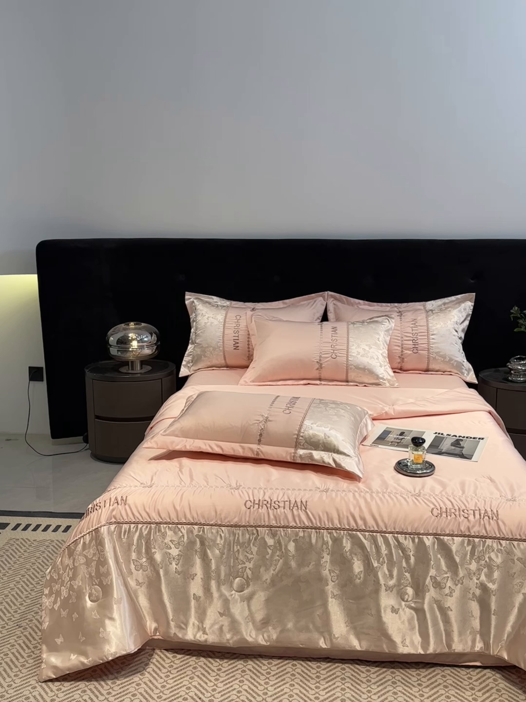 91家纺网 家纺一手货源 找家纺 金牛座家纺 2026新款水洗丝柔提花夏被空调被四件套 忆夏-浅粉