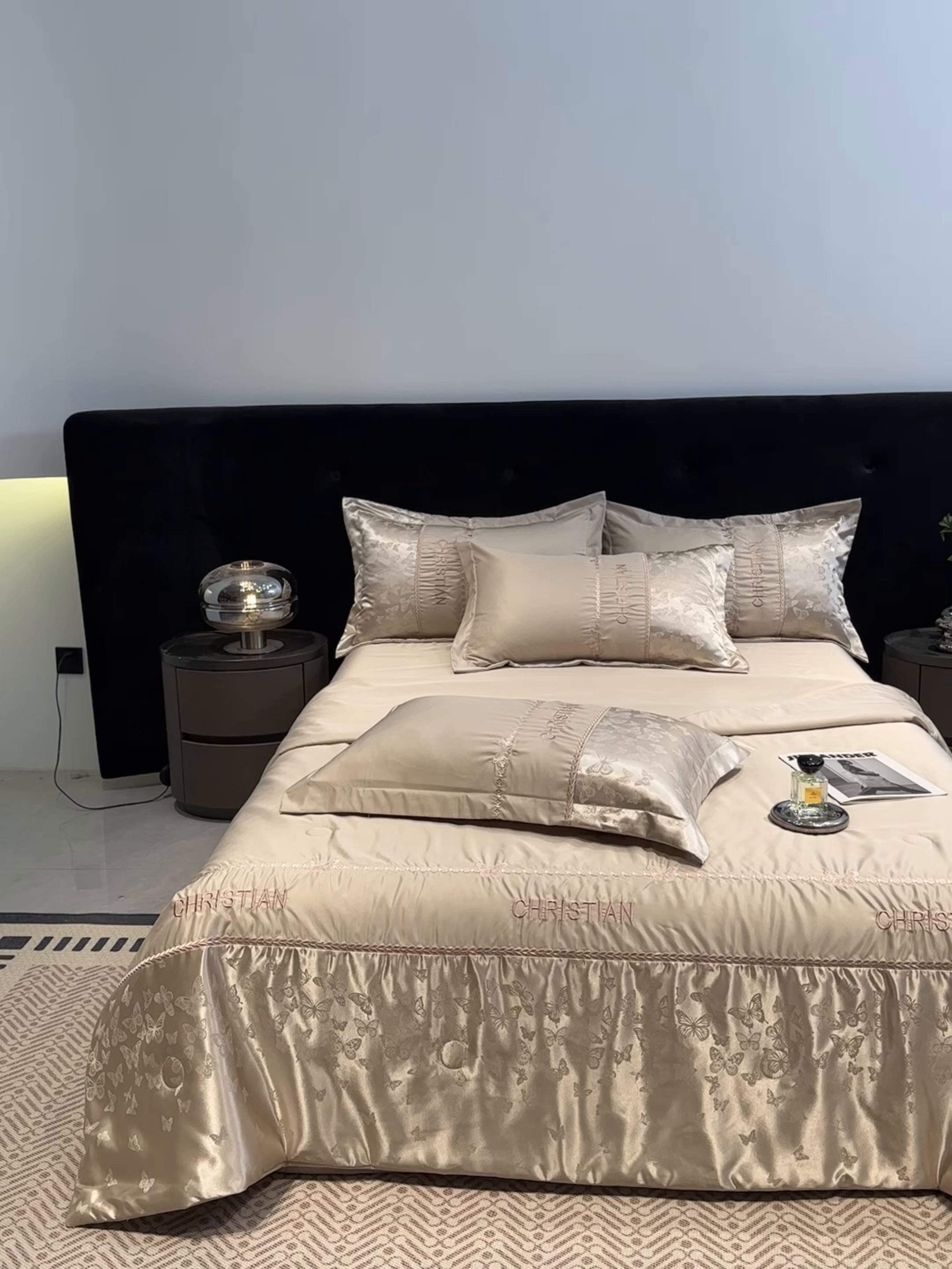 91家纺网 家纺一手货源 找家纺 金牛座家纺 2026新款水洗丝柔提花夏被空调被四件套 忆夏-香槟