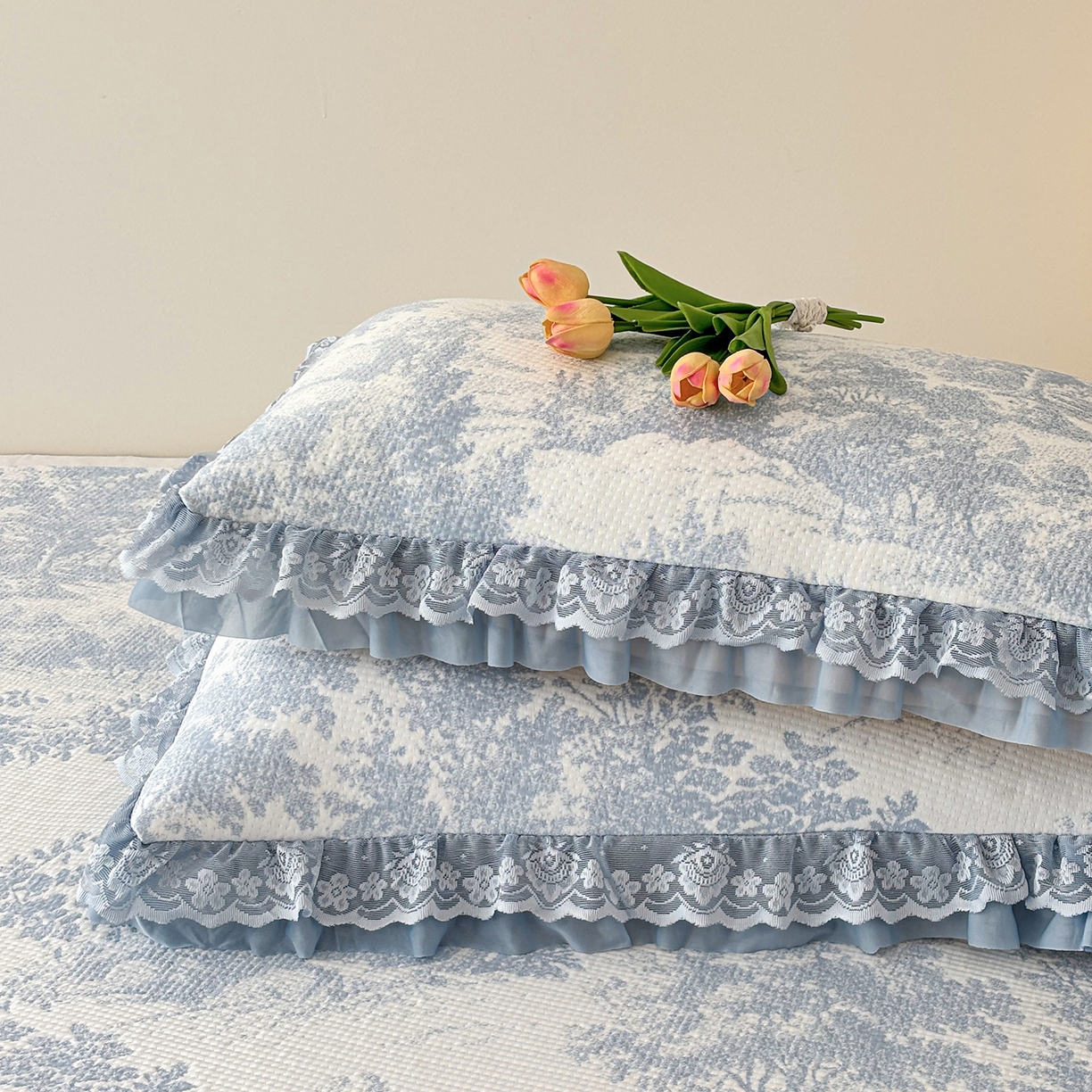 91家纺网 家纺一手货源 找家纺 金艾草 2026春夏新款PE凉感床裙款凉席席子空调软席 清新-蓝色