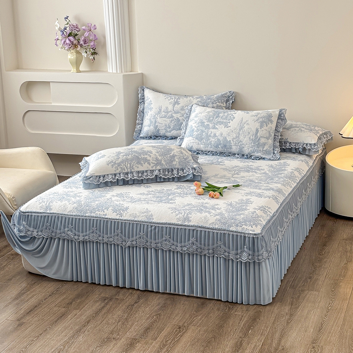 91家纺网 家纺一手货源 找家纺 金艾草 2026春夏新款PE凉感床裙款凉席席子空调软席 清新-蓝色