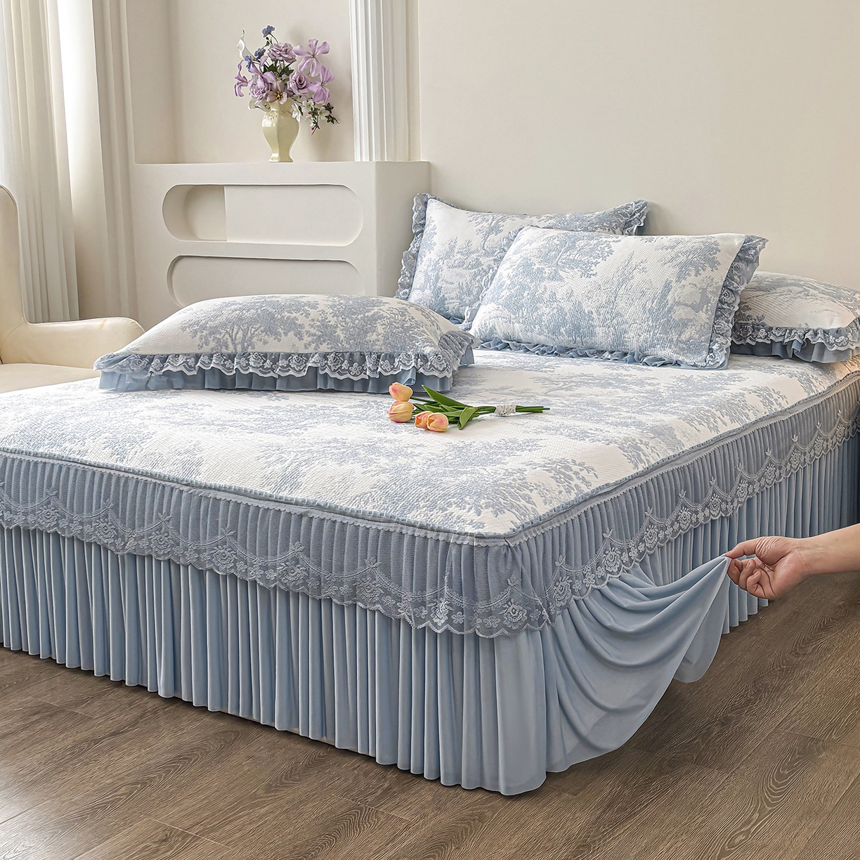 91家纺网 家纺一手货源 找家纺 金艾草 2026春夏新款PE凉感床裙款凉席席子空调软席 清新-蓝色