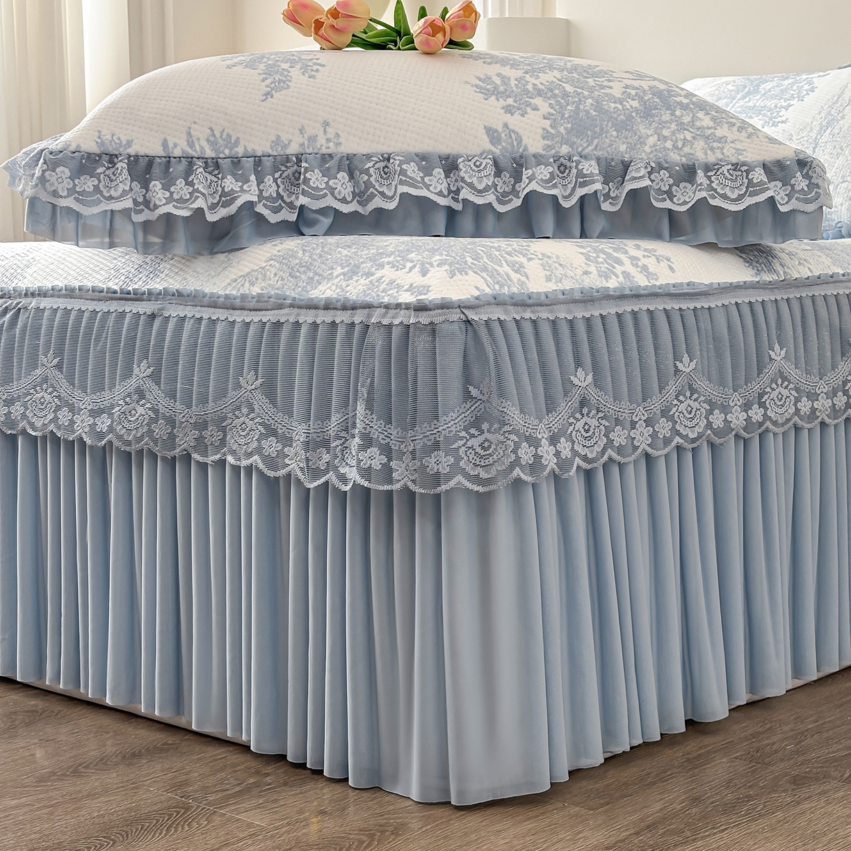 91家纺网 家纺一手货源 找家纺 金艾草 2026春夏新款PE凉感床裙款凉席席子空调软席 清新-蓝色