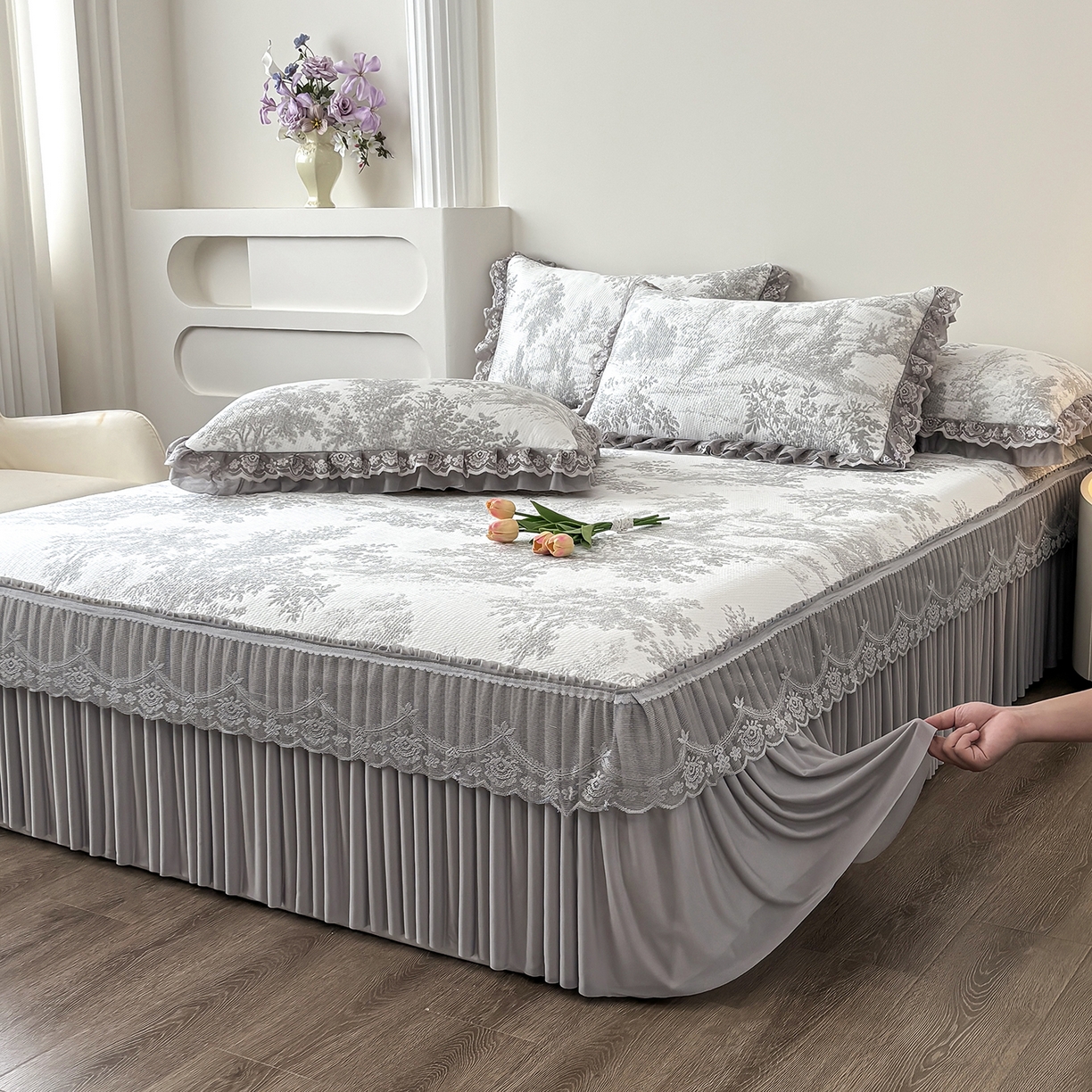 91家纺网 家纺一手货源 找家纺 金艾草 2026春夏新款PE凉感床裙款凉席席子空调软席 清新-灰色