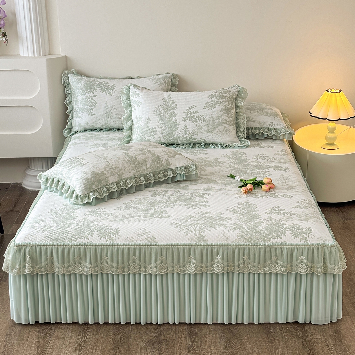 91家纺网 家纺一手货源 找家纺 金艾草 2026春夏新款PE凉感床裙款凉席席子空调软席 清新-绿色