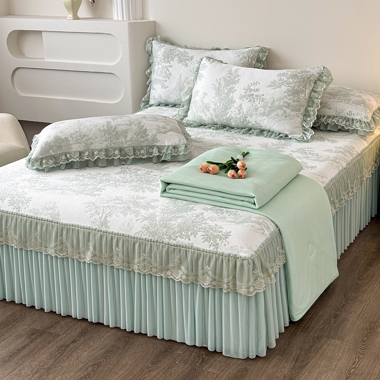 91家纺网 家纺一手货源 找家纺 金艾草 2026春夏新款PE凉感床裙款凉席席子空调软席 清新-绿色