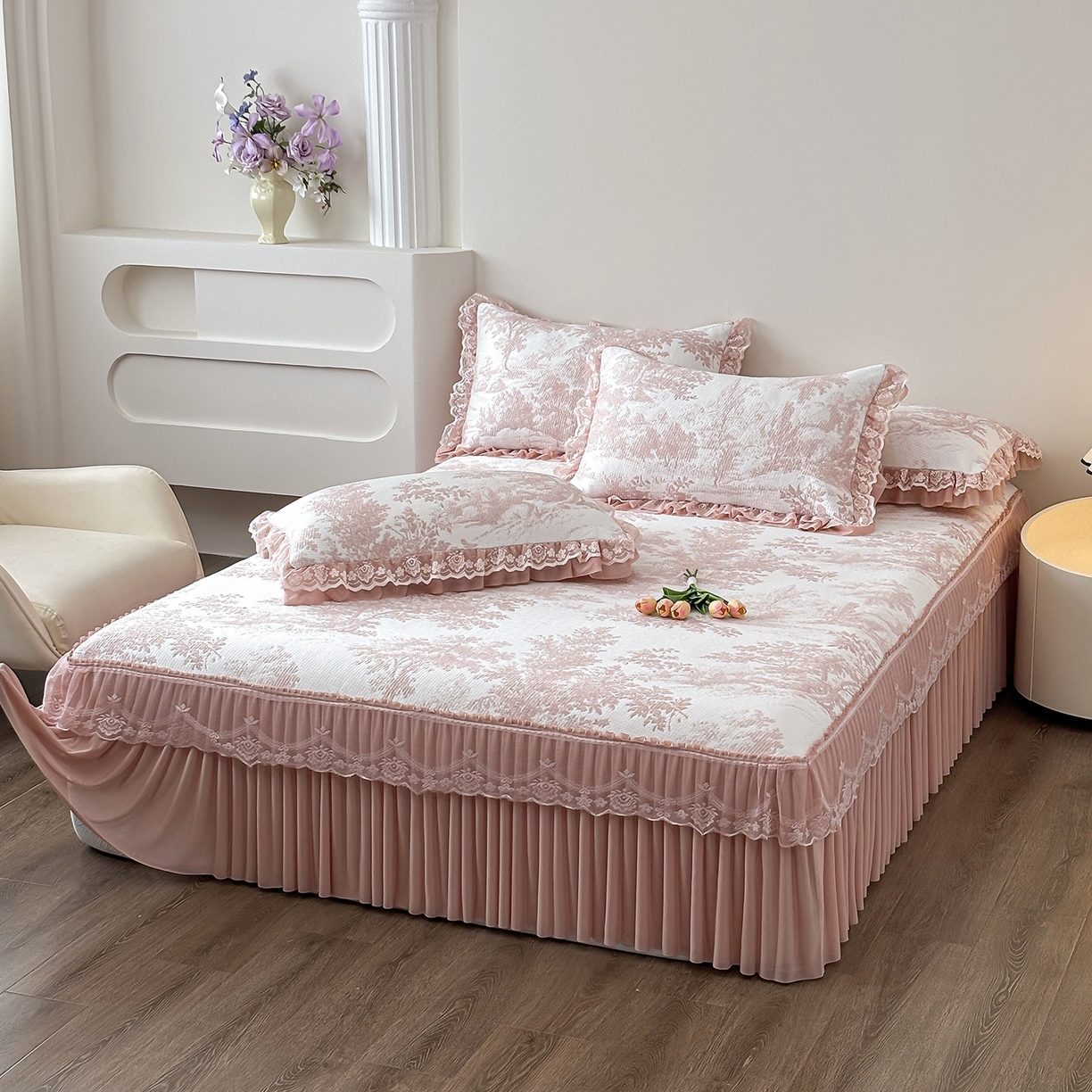 91家纺网 家纺一手货源 找家纺 金艾草 2026春夏新款PE凉感床裙款凉席席子空调软席 清新-粉色