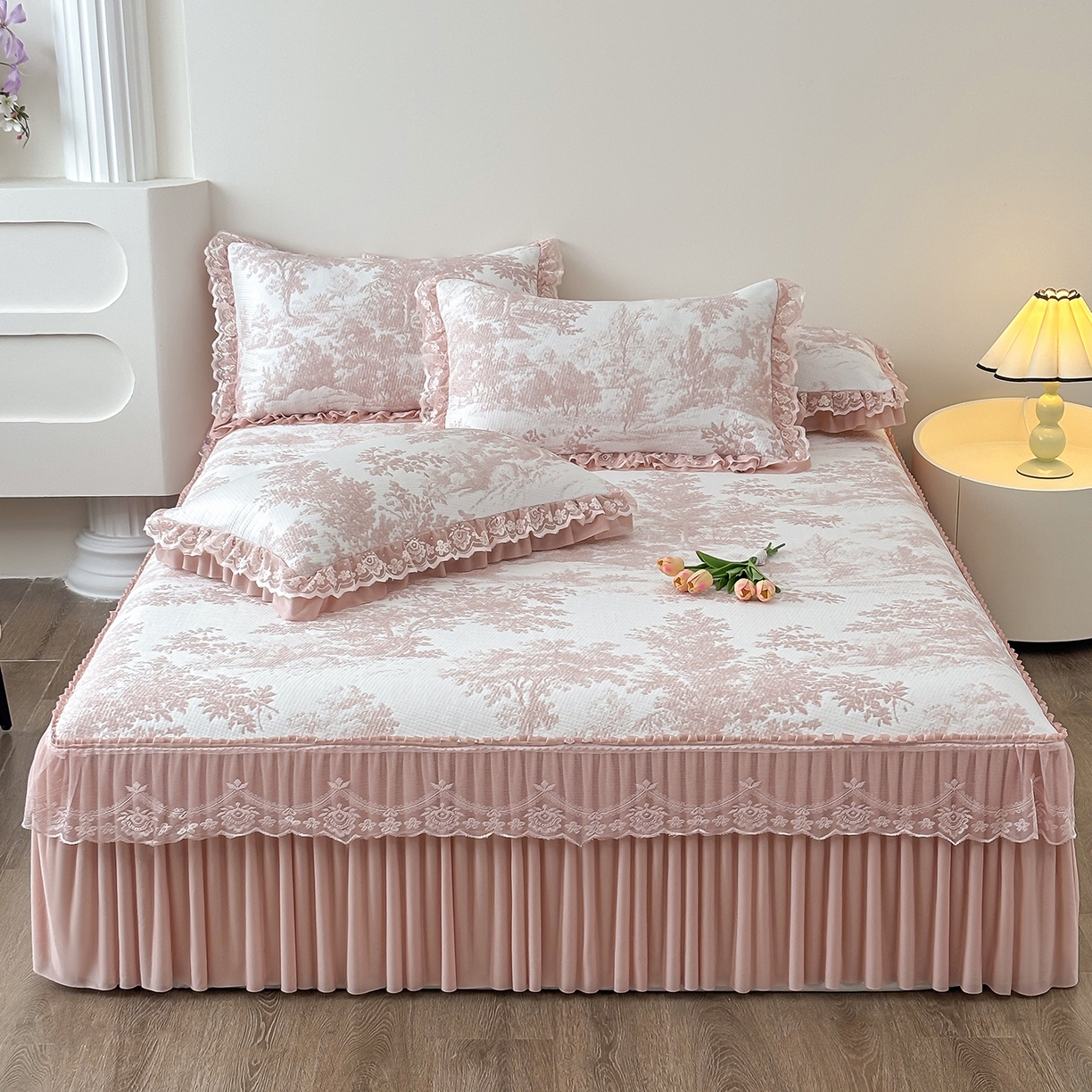 91家纺网 家纺一手货源 找家纺 金艾草 2026春夏新款PE凉感床裙款凉席席子空调软席 清新-粉色