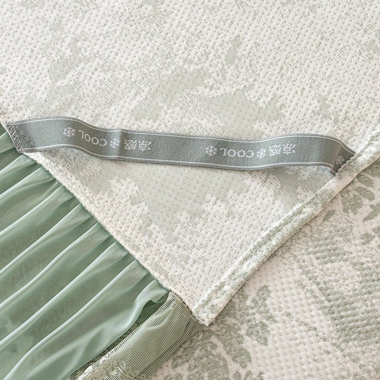 91家纺网 家纺一手货源 找家纺 金艾草 2026春夏新款PE凉感床裙款凉席席子空调软席 清新-绿色