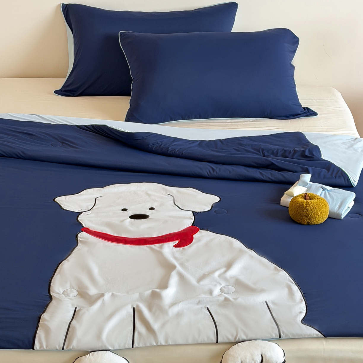 91家纺网 家纺一手货源 找家纺 佳汐蓝家纺 2026新款大版贴布绣花霜呼吸-凉感被夏被夏凉被空调被 围巾小狗