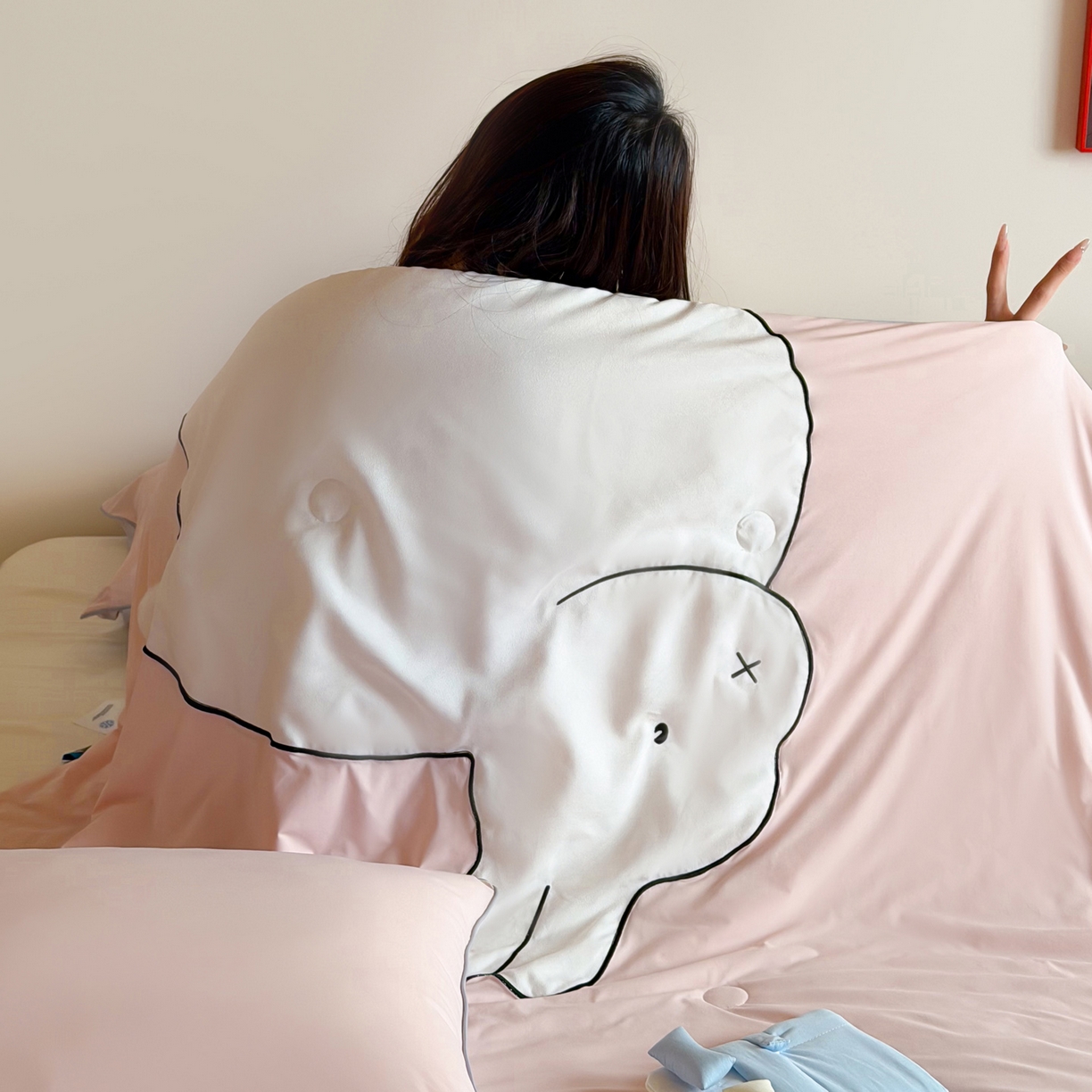 91家纺网 家纺一手货源 找家纺 佳汐蓝家纺 2026新款大版贴布绣花霜呼吸-凉感被夏被夏凉被空调被 粉红兔