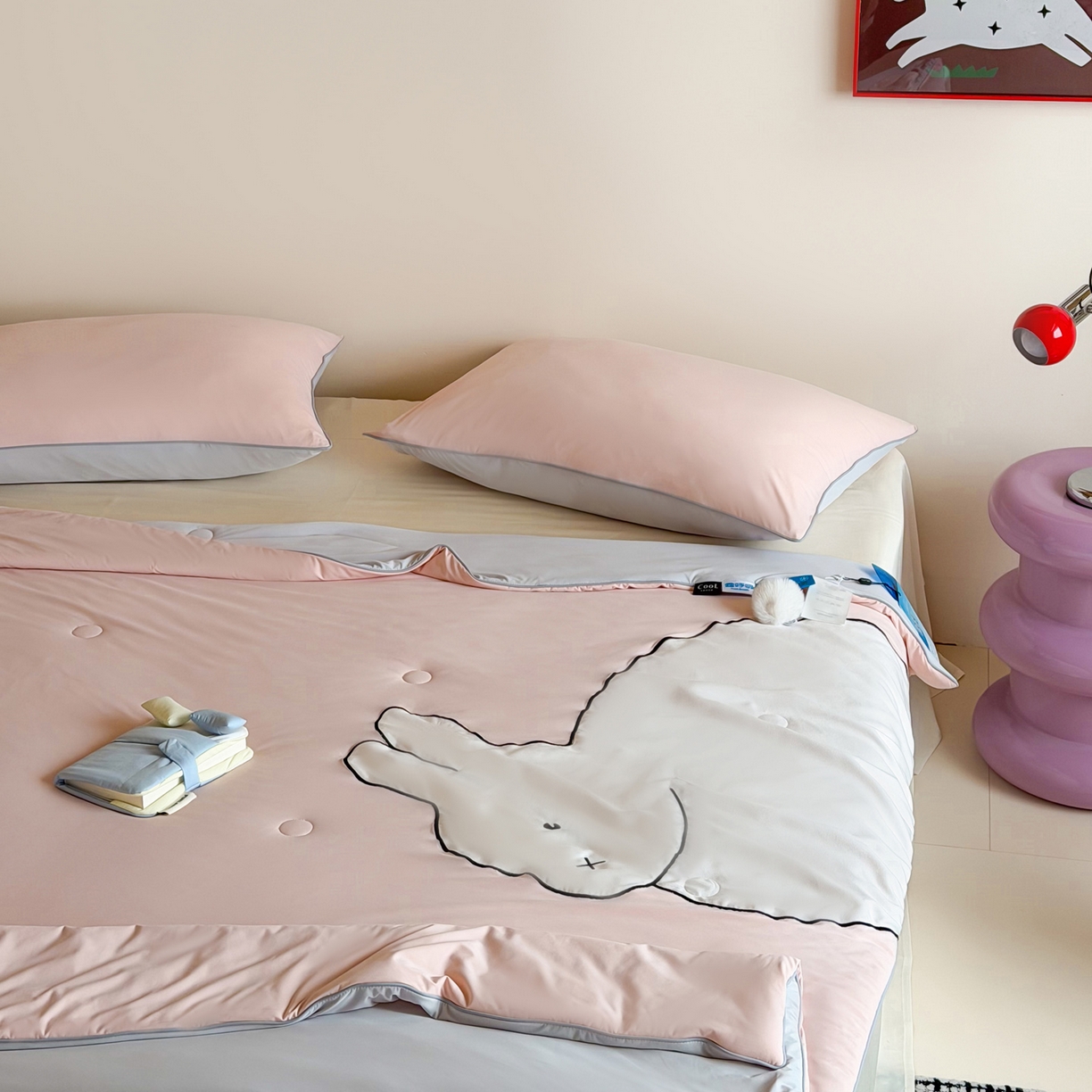 91家纺网 家纺一手货源 找家纺 佳汐蓝家纺 2026新款大版贴布绣花霜呼吸-凉感被夏被夏凉被空调被 粉红兔