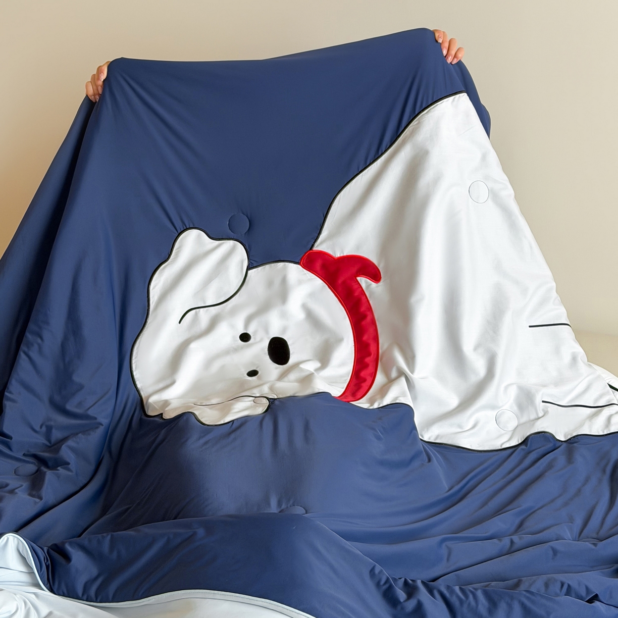 91家纺网 家纺一手货源 找家纺 佳汐蓝家纺 2026新款大版贴布绣花霜呼吸-凉感被夏被夏凉被空调被 围巾小狗