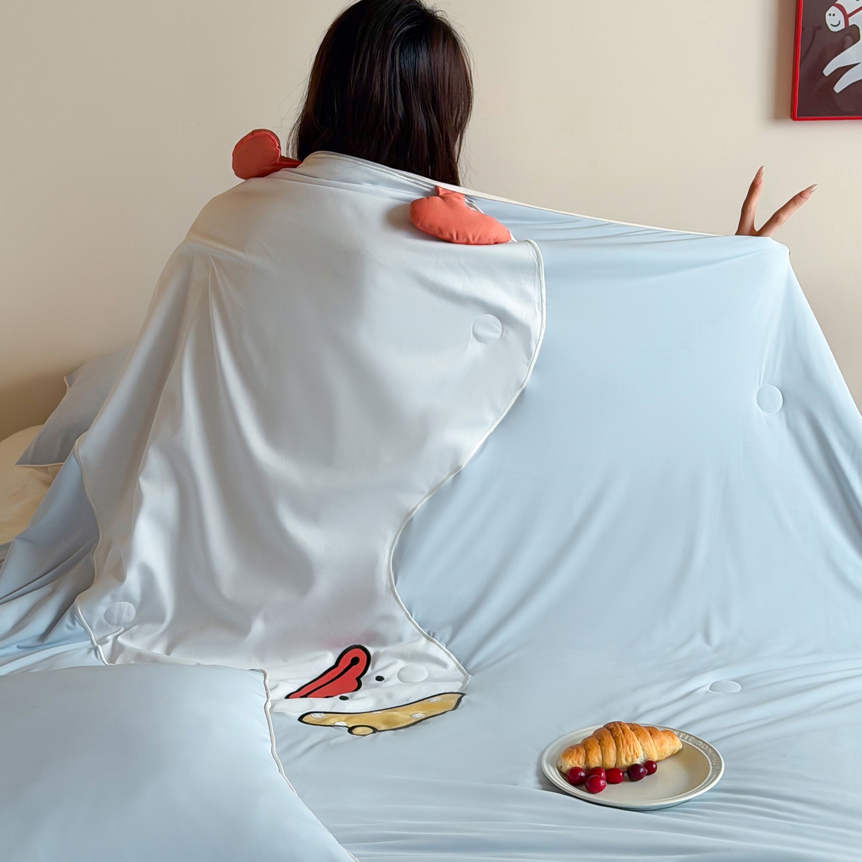 91家纺网 家纺一手货源 找家纺 佳汐蓝家纺 2026新款大版贴布绣花霜呼吸-凉感被夏被夏凉被空调被 歪头鸭