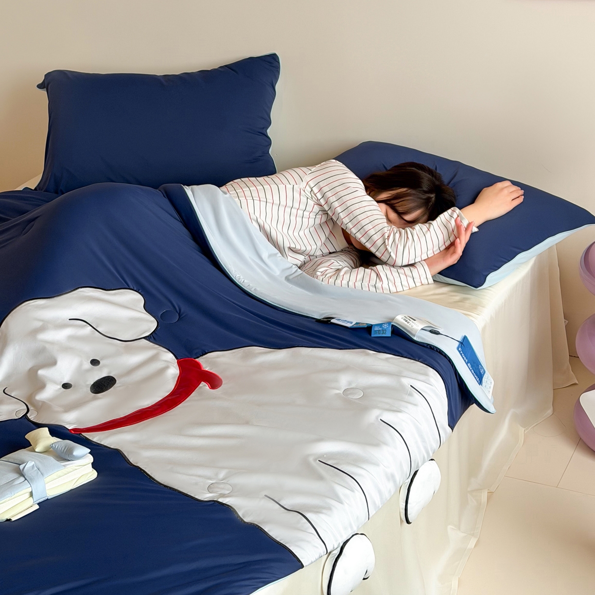 91家纺网 家纺一手货源 找家纺 佳汐蓝家纺 2026新款大版贴布绣花霜呼吸-凉感被夏被夏凉被空调被 围巾小狗