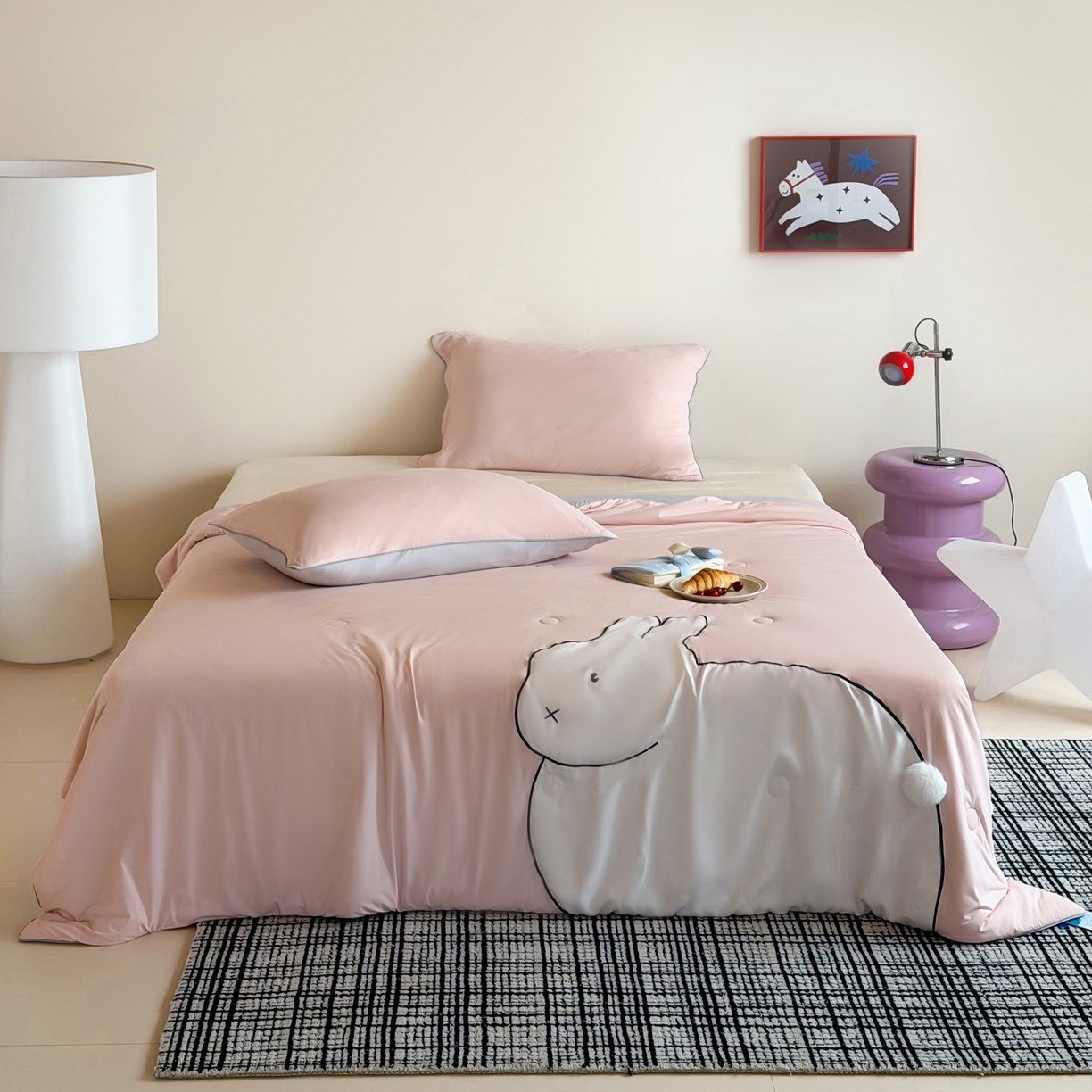 91家纺网 家纺一手货源 找家纺 佳汐蓝家纺 2026新款大版贴布绣花霜呼吸-凉感被夏被夏凉被空调被 粉红兔