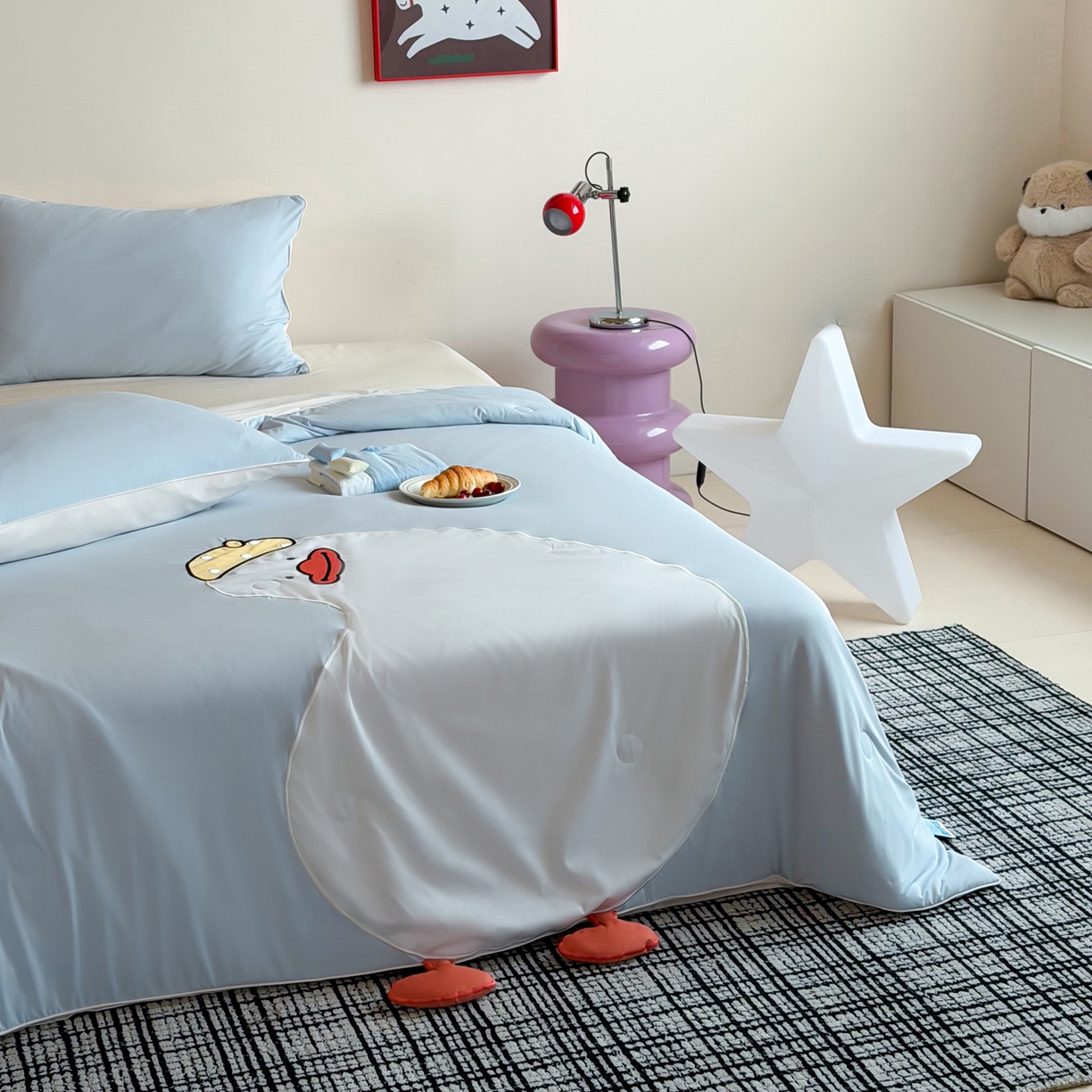 91家纺网 家纺一手货源 找家纺 佳汐蓝家纺 2026新款大版贴布绣花霜呼吸-凉感被夏被夏凉被空调被 歪头鸭