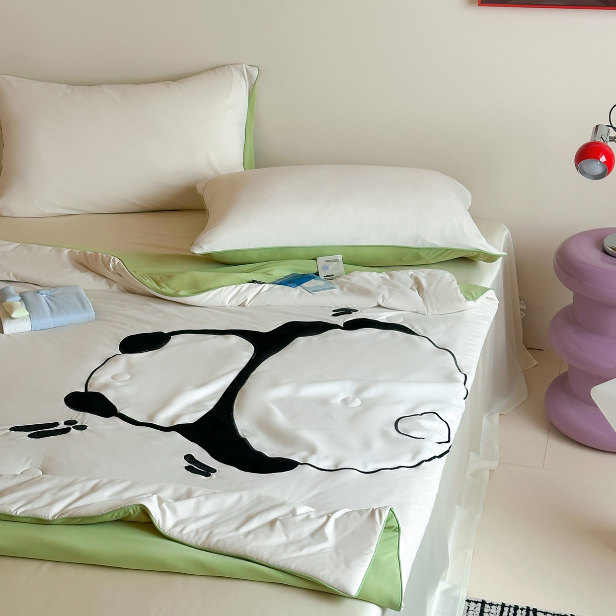 91家纺网 家纺一手货源 找家纺 佳汐蓝家纺 2026新款大版贴布绣花霜呼吸-凉感被夏被夏凉被空调被 淘气潘达