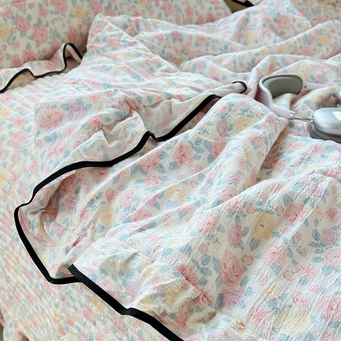 91家纺网 家纺一手货源 找家纺 蝶帕家纺 2026新款云感双层纱床盖款夏被夏凉被空调被四件套 半亩花田