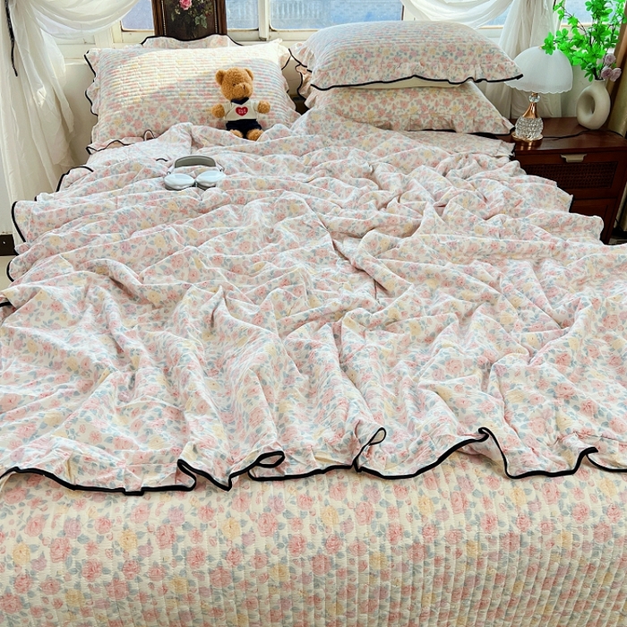 91家纺网 家纺一手货源 找家纺 蝶帕家纺 2026新款云感双层纱床盖款夏被夏凉被空调被四件套 半亩花田