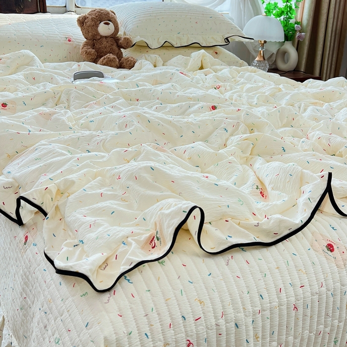 91家纺网 家纺一手货源 找家纺 蝶帕家纺 2026新款云感双层纱床盖款夏被夏凉被空调被四件套 草莓甜心