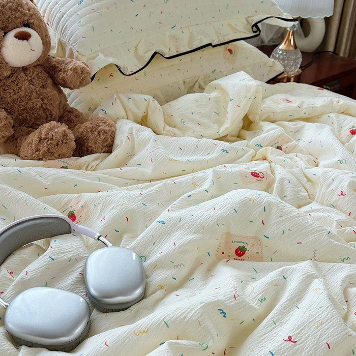 91家纺网 家纺一手货源 找家纺 蝶帕家纺 2026新款云感双层纱床盖款夏被夏凉被空调被四件套 草莓甜心