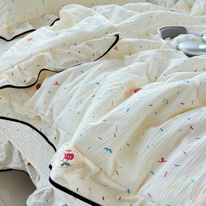 91家纺网 家纺一手货源 找家纺 蝶帕家纺 2026新款云感双层纱床盖款夏被夏凉被空调被四件套 草莓甜心