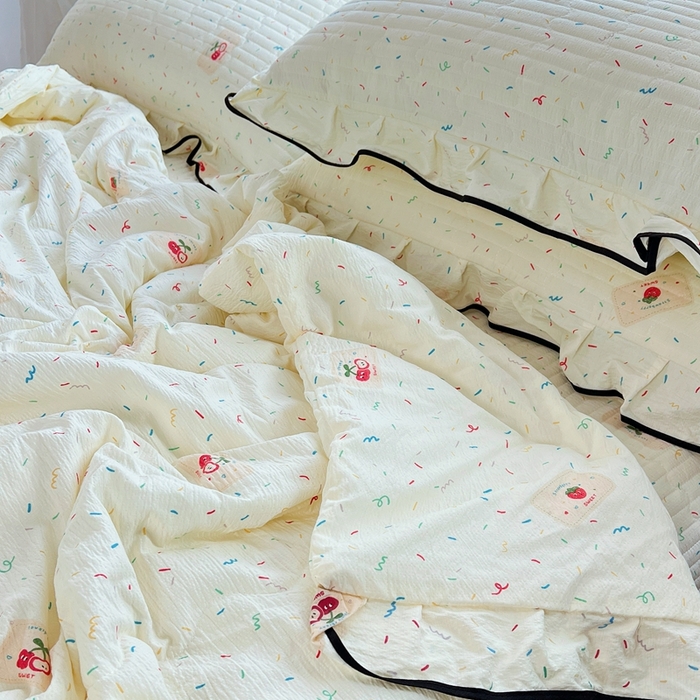 91家纺网 家纺一手货源 找家纺 蝶帕家纺 2026新款云感双层纱床盖款夏被夏凉被空调被四件套 草莓甜心