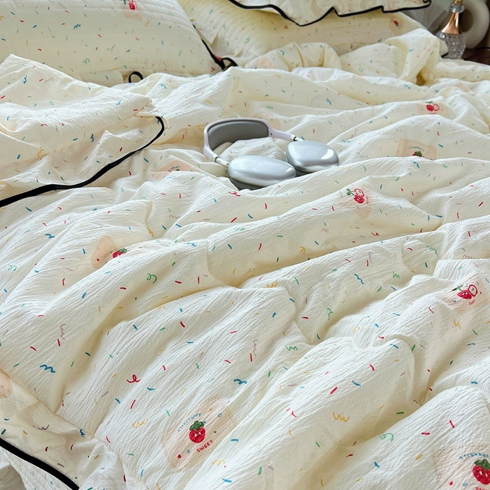 91家纺网 家纺一手货源 找家纺 蝶帕家纺 2026新款云感双层纱床盖款夏被夏凉被空调被四件套 草莓甜心