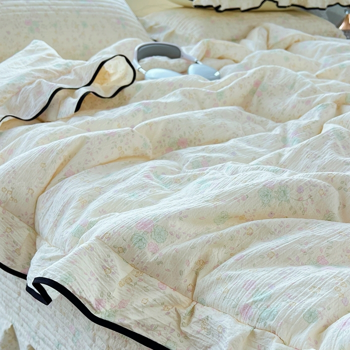 91家纺网 家纺一手货源 找家纺 蝶帕家纺 2026新款云感双层纱床盖款夏被夏凉被空调被四件套 朝花夕拾