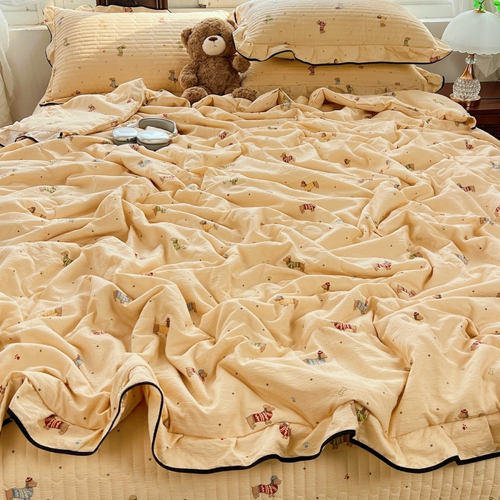 91家纺网 家纺一手货源 找家纺 蝶帕家纺 2026新款云感双层纱床盖款夏被夏凉被空调被四件套 腊肠狗