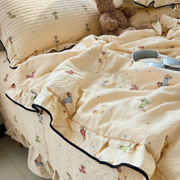 91家纺网 家纺一手货源 找家纺 蝶帕家纺 2026新款云感双层纱床盖款夏被夏凉被空调被四件套 腊肠狗