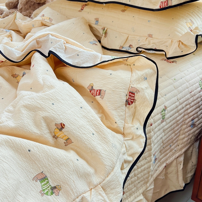 91家纺网 家纺一手货源 找家纺 蝶帕家纺 2026新款云感双层纱床盖款夏被夏凉被空调被四件套 腊肠狗