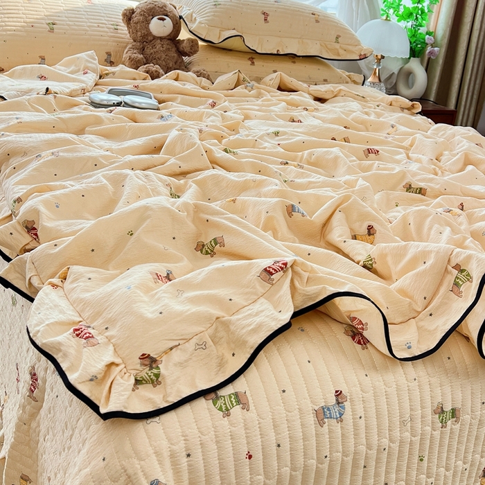 91家纺网 家纺一手货源 找家纺 蝶帕家纺 2026新款云感双层纱床盖款夏被夏凉被空调被四件套 腊肠狗