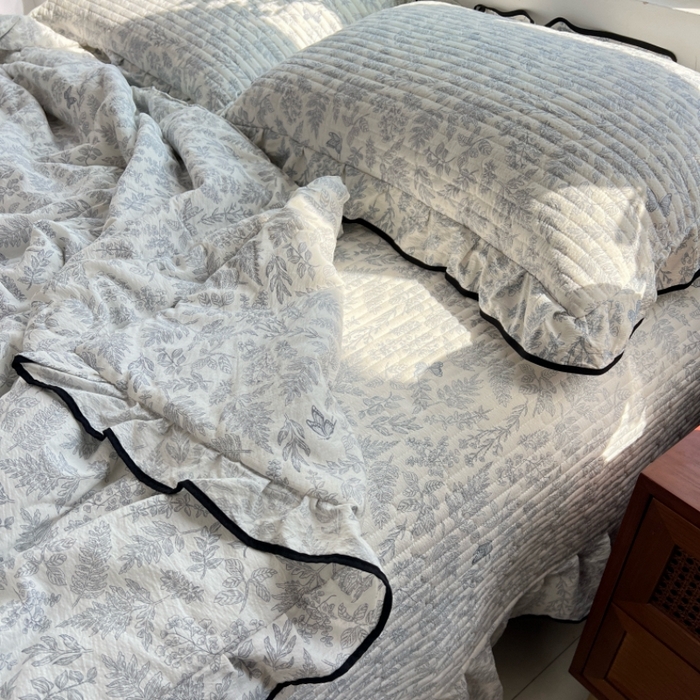 91家纺网 家纺一手货源 找家纺 蝶帕家纺 2026新款云感双层纱床盖款夏被夏凉被空调被四件套 小苍兰