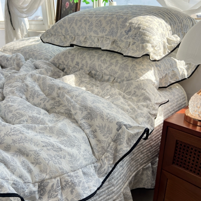 91家纺网 家纺一手货源 找家纺 蝶帕家纺 2026新款云感双层纱床盖款夏被夏凉被空调被四件套 小苍兰