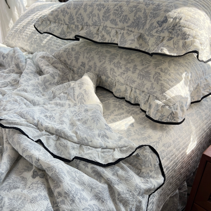 91家纺网 家纺一手货源 找家纺 蝶帕家纺 2026新款云感双层纱床盖款夏被夏凉被空调被四件套 小苍兰