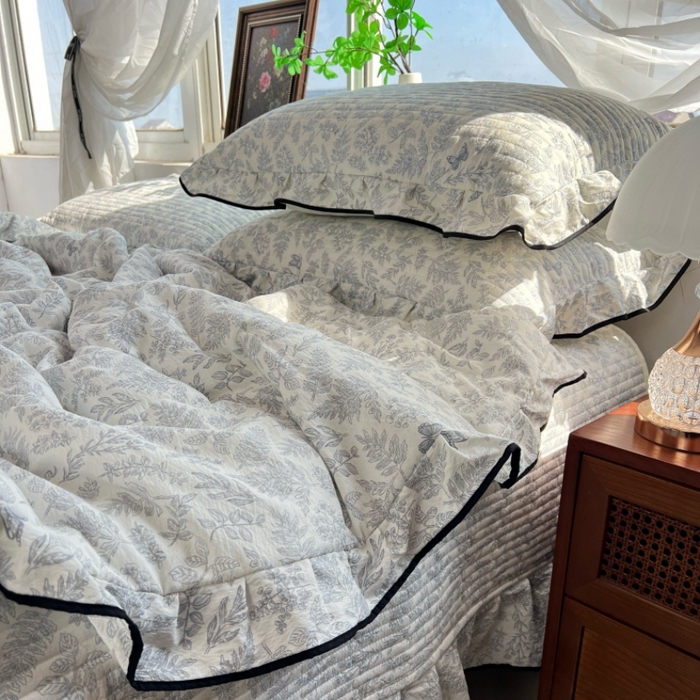 91家纺网 家纺一手货源 找家纺 蝶帕家纺 2026新款云感双层纱床盖款夏被夏凉被空调被四件套 小苍兰