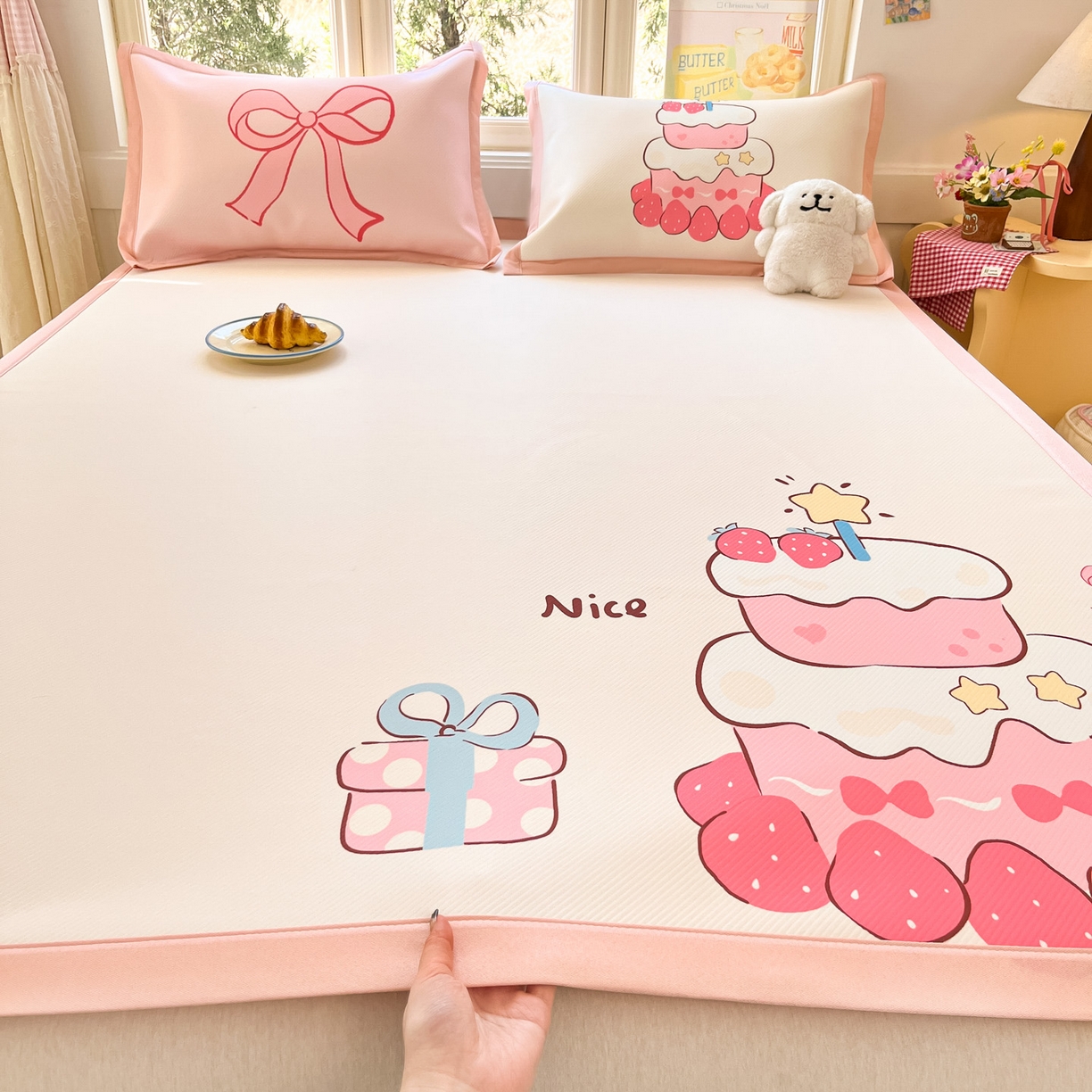 91家纺网 家纺一手货源 找家纺 川悦生活 【提供买家秀】2026新款凉豆豆冰丝大阪卡通凉席 草莓奶昔