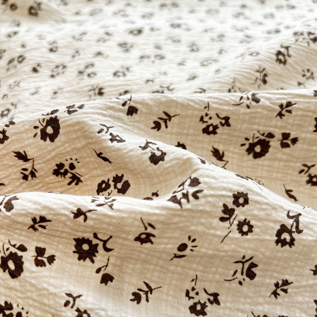 91家纺网 家纺一手货源 找家纺 顾里家纺 2026新款春日碎花贝壳针泡芙棉四件套 复古焦糖