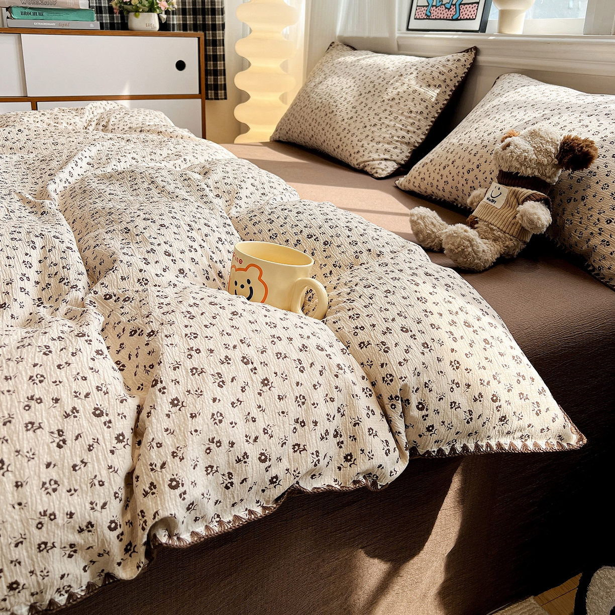 91家纺网 家纺一手货源 找家纺 顾里家纺 2026新款春日碎花贝壳针泡芙棉四件套 复古焦糖